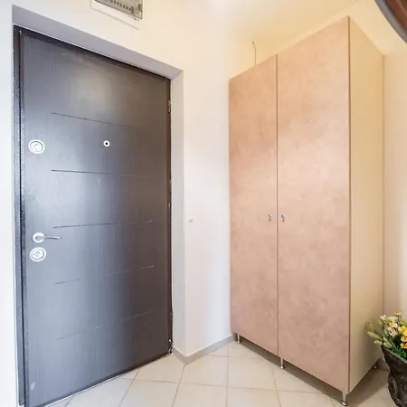 Apartment Cozy Little In The Heart Of Studentski Grad Sofia