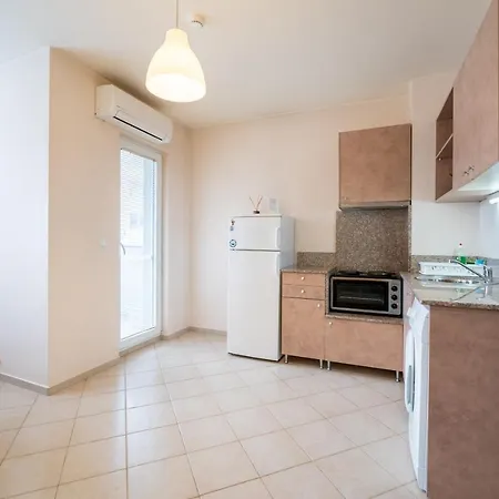 Cozy Little In The Heart Of Studentski Grad