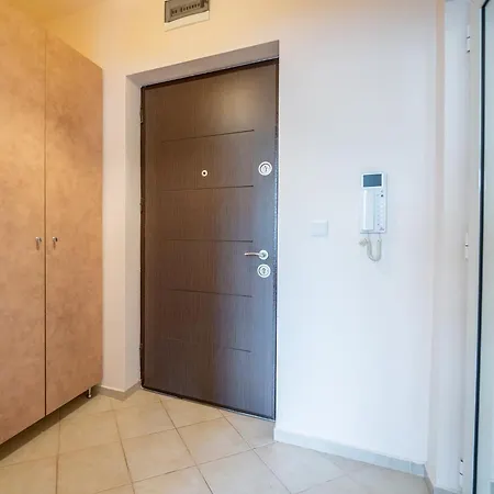 Cozy Little In The Heart Of Studentski Grad