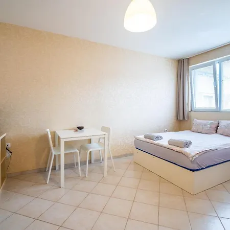 Cozy Little In The Heart Of Studentski Grad Sofía